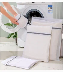 Wasroutine met minder microplastics: zo pak je het slim aan met waszakken en lagere temperatuur